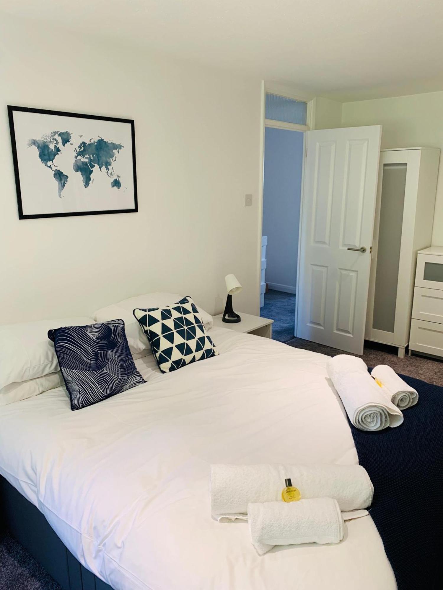Spacious House, Free Parking & Patio Garden Farnham  Εξωτερικό φωτογραφία