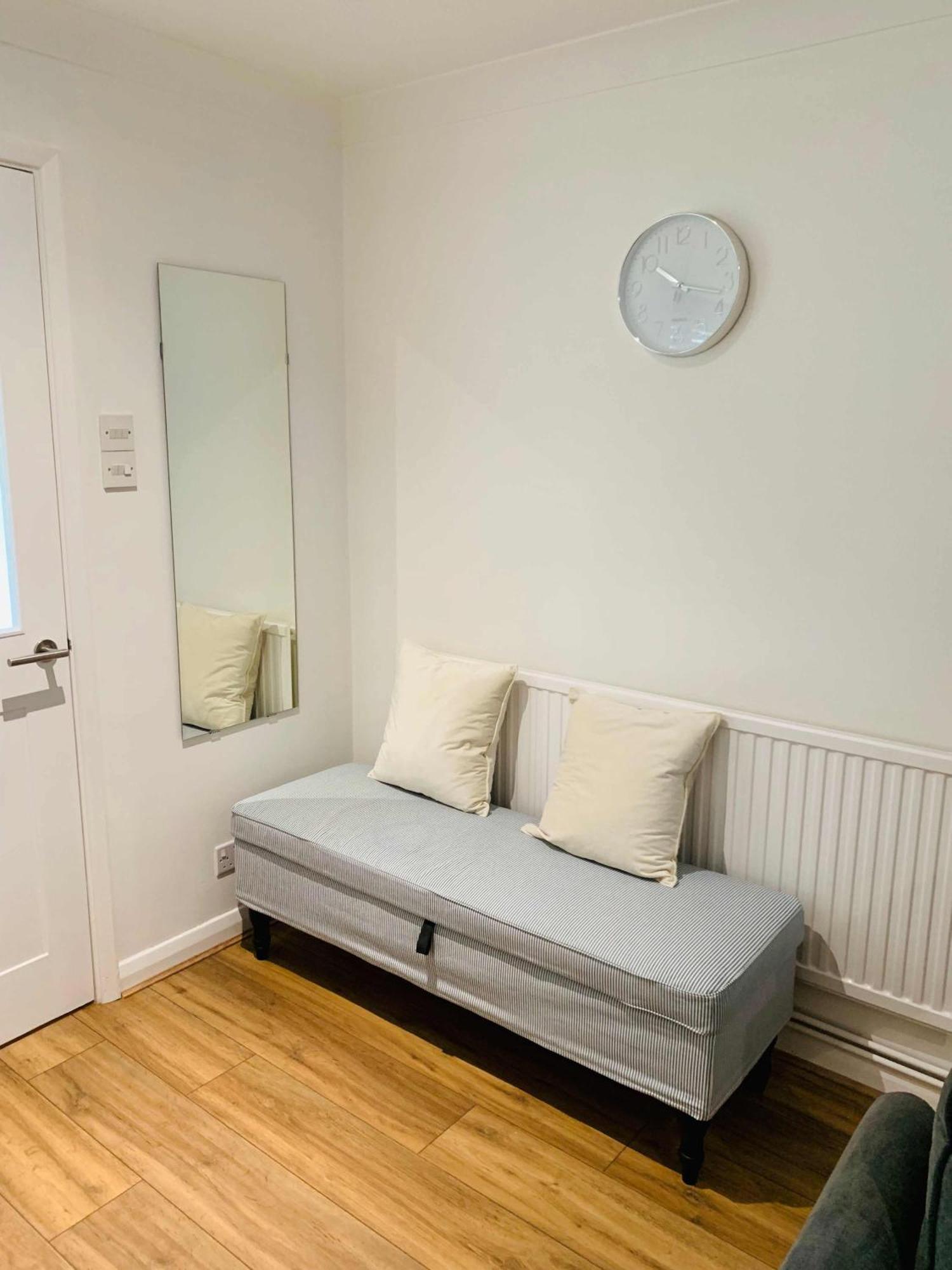 Spacious House, Free Parking & Patio Garden Farnham  Εξωτερικό φωτογραφία