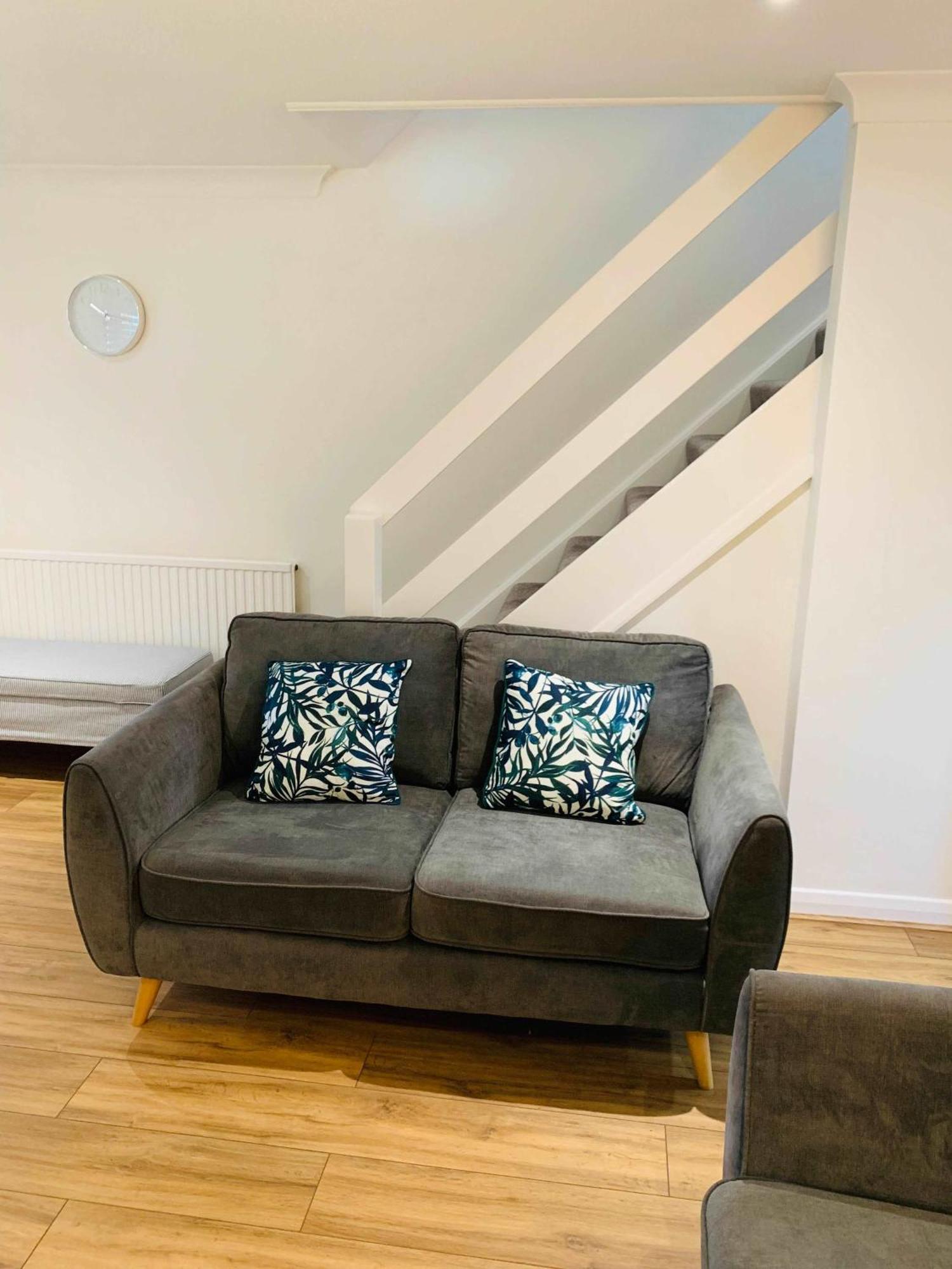 Spacious House, Free Parking & Patio Garden Farnham  Εξωτερικό φωτογραφία