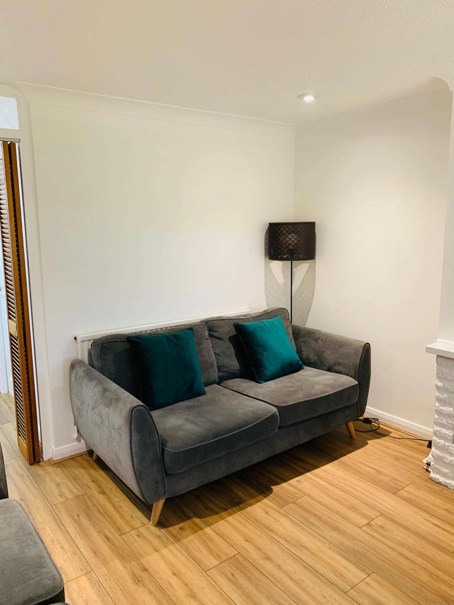 Spacious House, Free Parking & Patio Garden Farnham  Εξωτερικό φωτογραφία