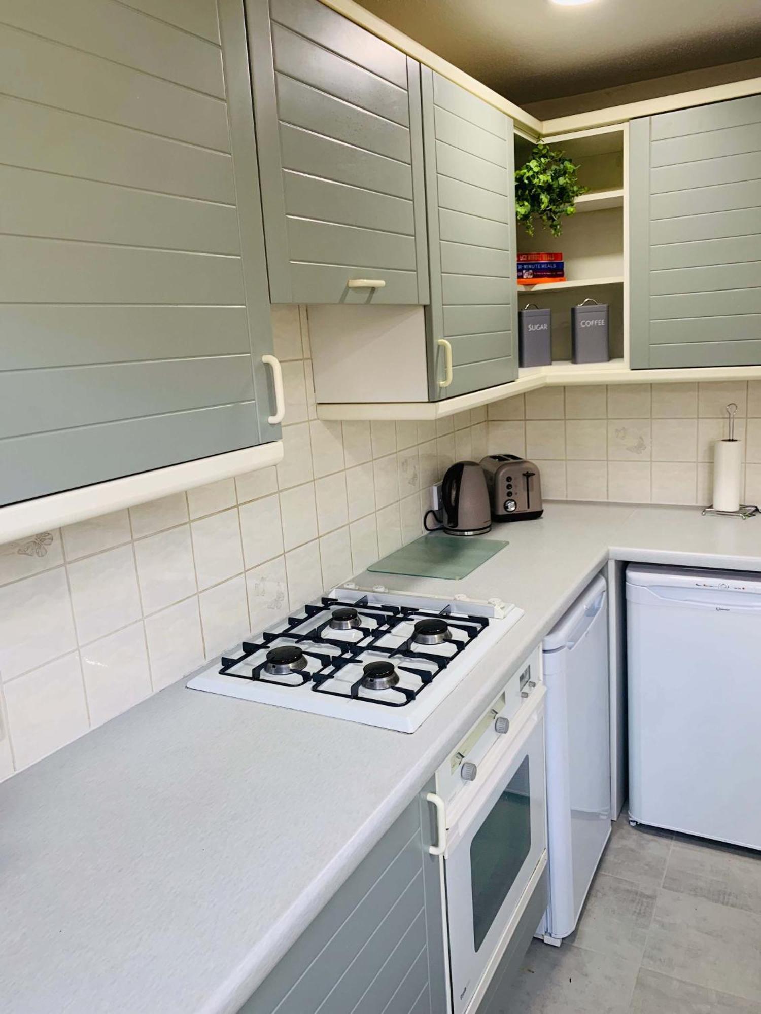 Spacious House, Free Parking & Patio Garden Farnham  Εξωτερικό φωτογραφία