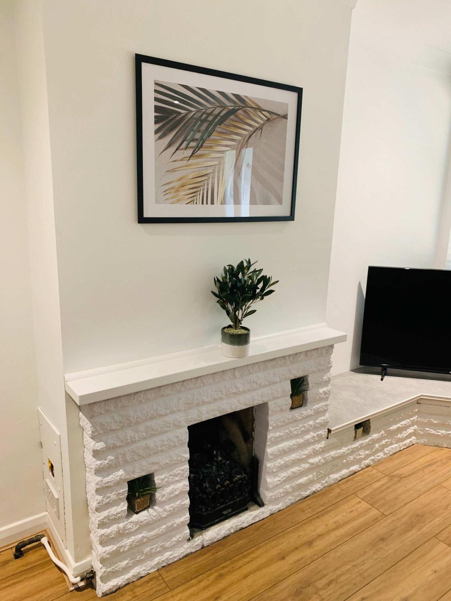 Spacious House, Free Parking & Patio Garden Farnham  Εξωτερικό φωτογραφία