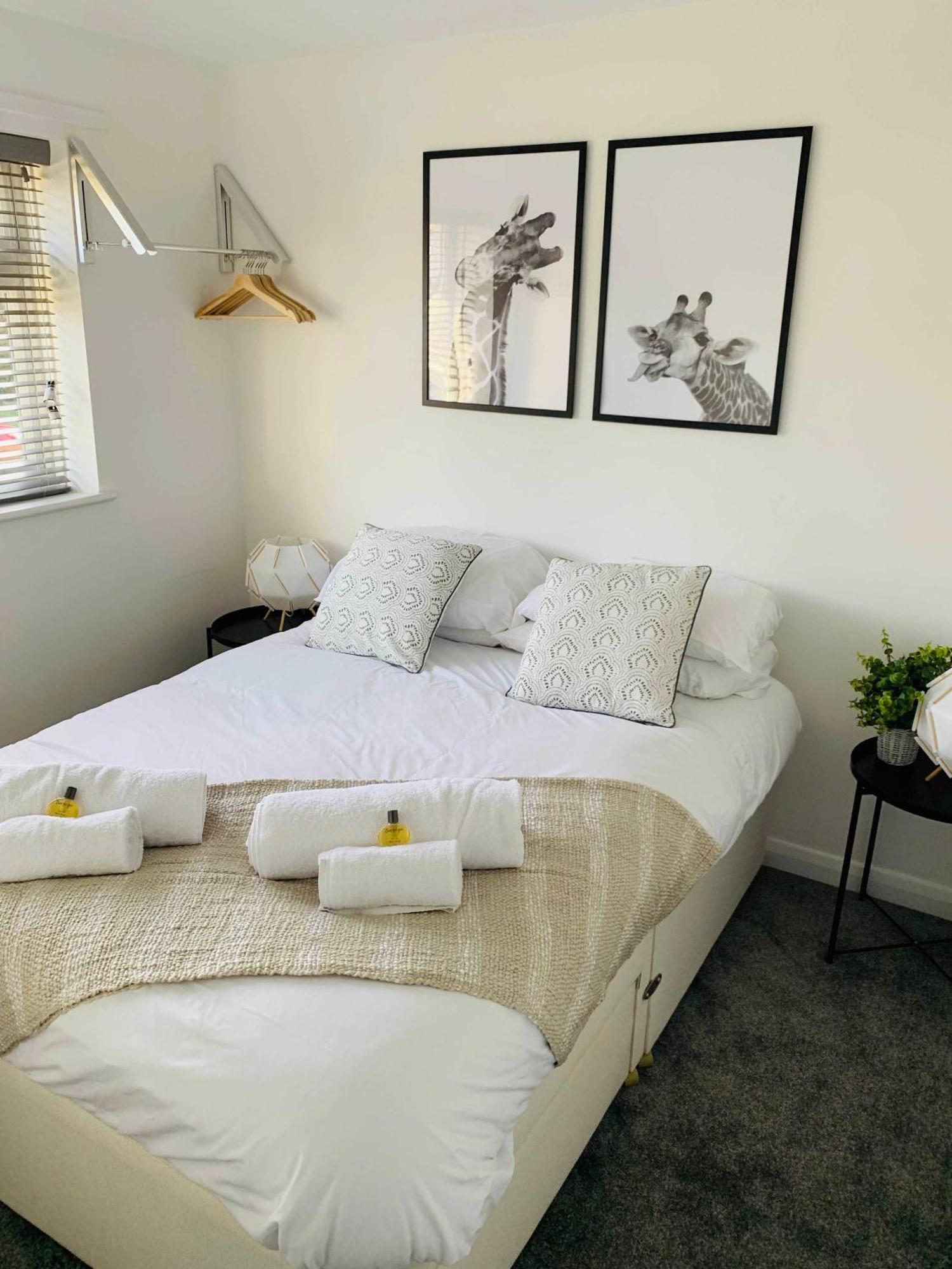 Spacious House, Free Parking & Patio Garden Farnham  Εξωτερικό φωτογραφία